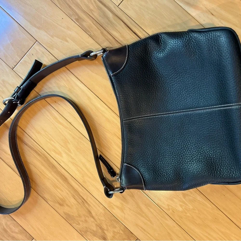 Dooney & Bourke classic dooney